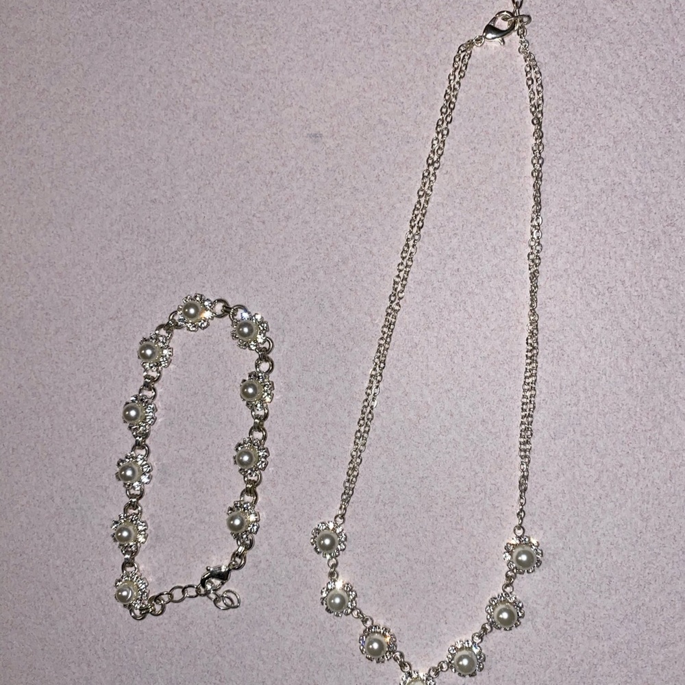 Matching necklace and bracelet, jewelry